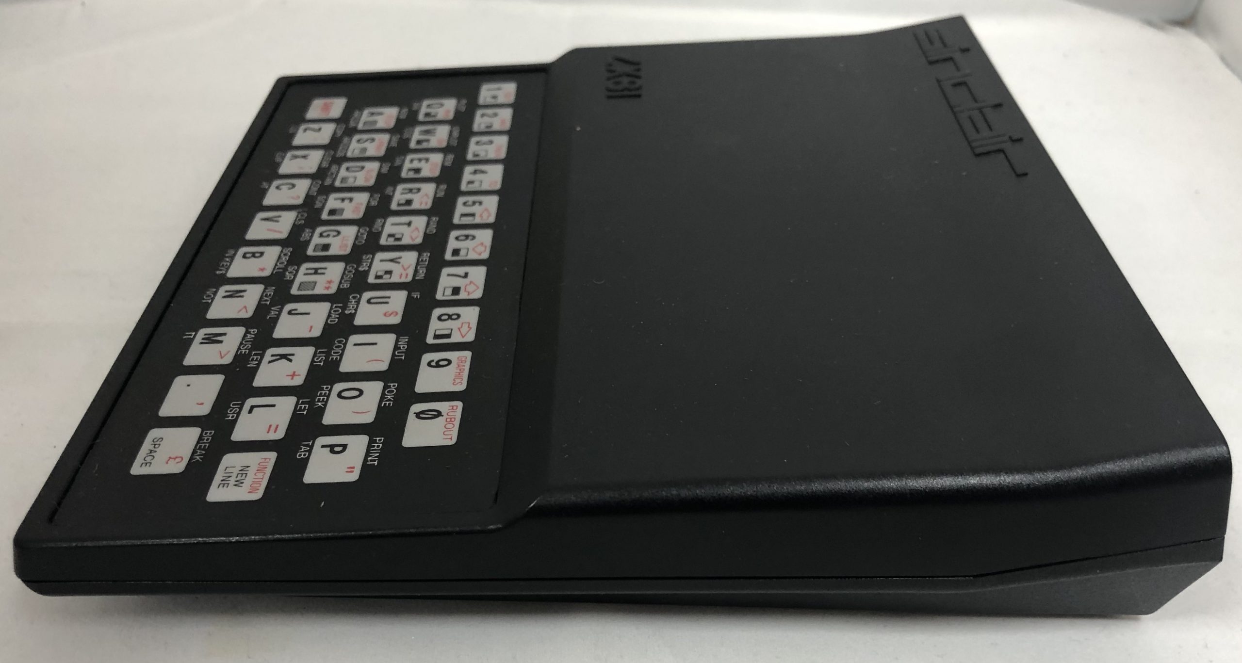 リロ Sinclair ZX81 computer – Refurbished and Upgraded to 32K RAM