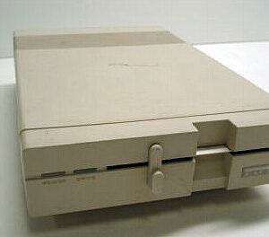 Image of a Commodore 1571 floppy drive