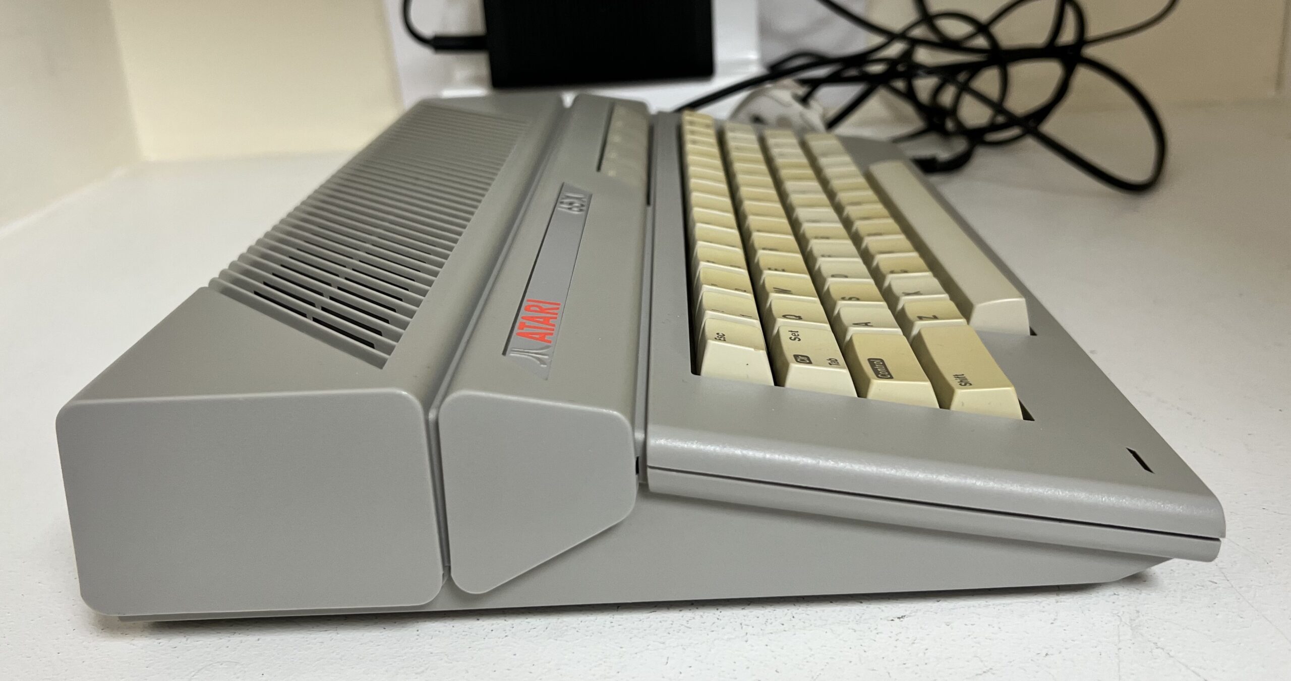 Atari 65XE - SN_A1-010963-IMG_3841