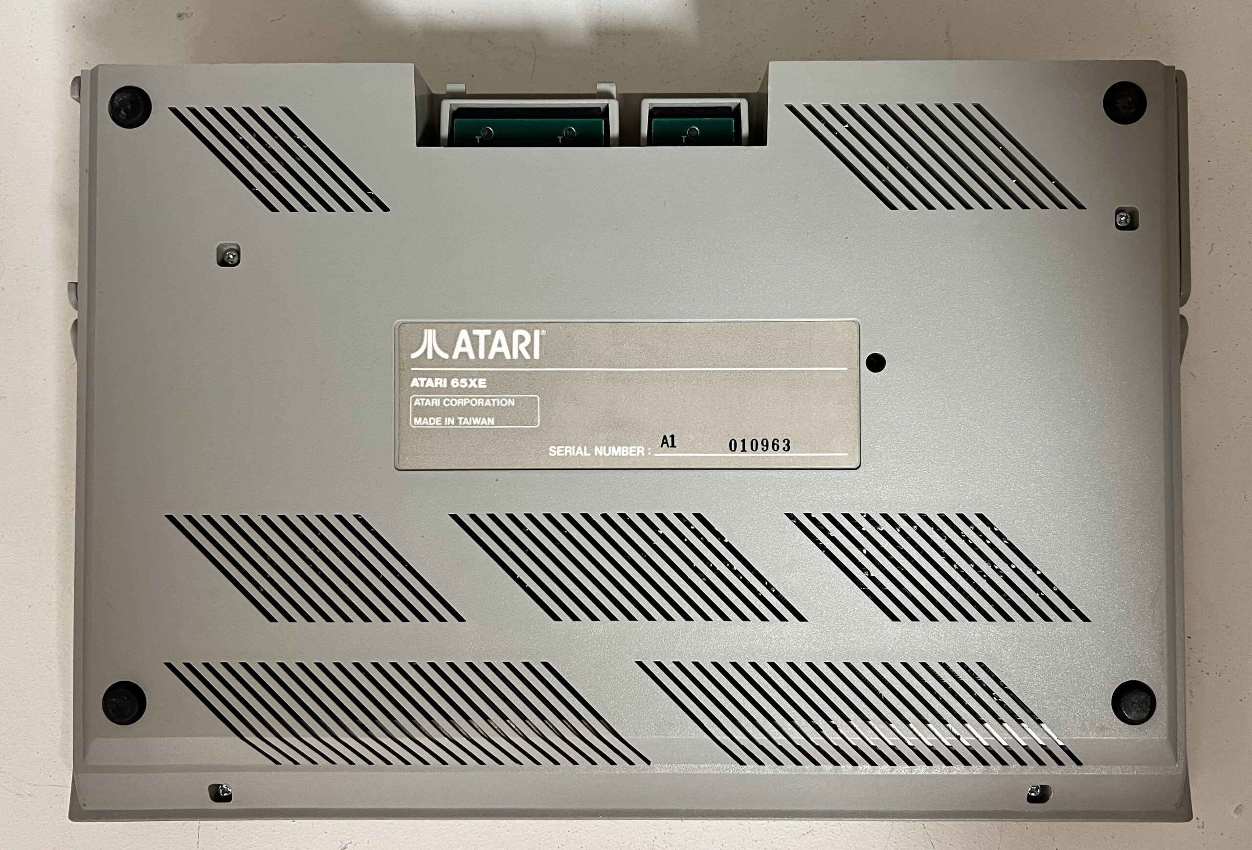 Atari 65XE - SN_A1-010963-IMG_3845