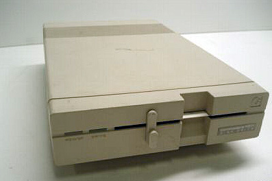 Image of a Commodore 1571 floppy drive