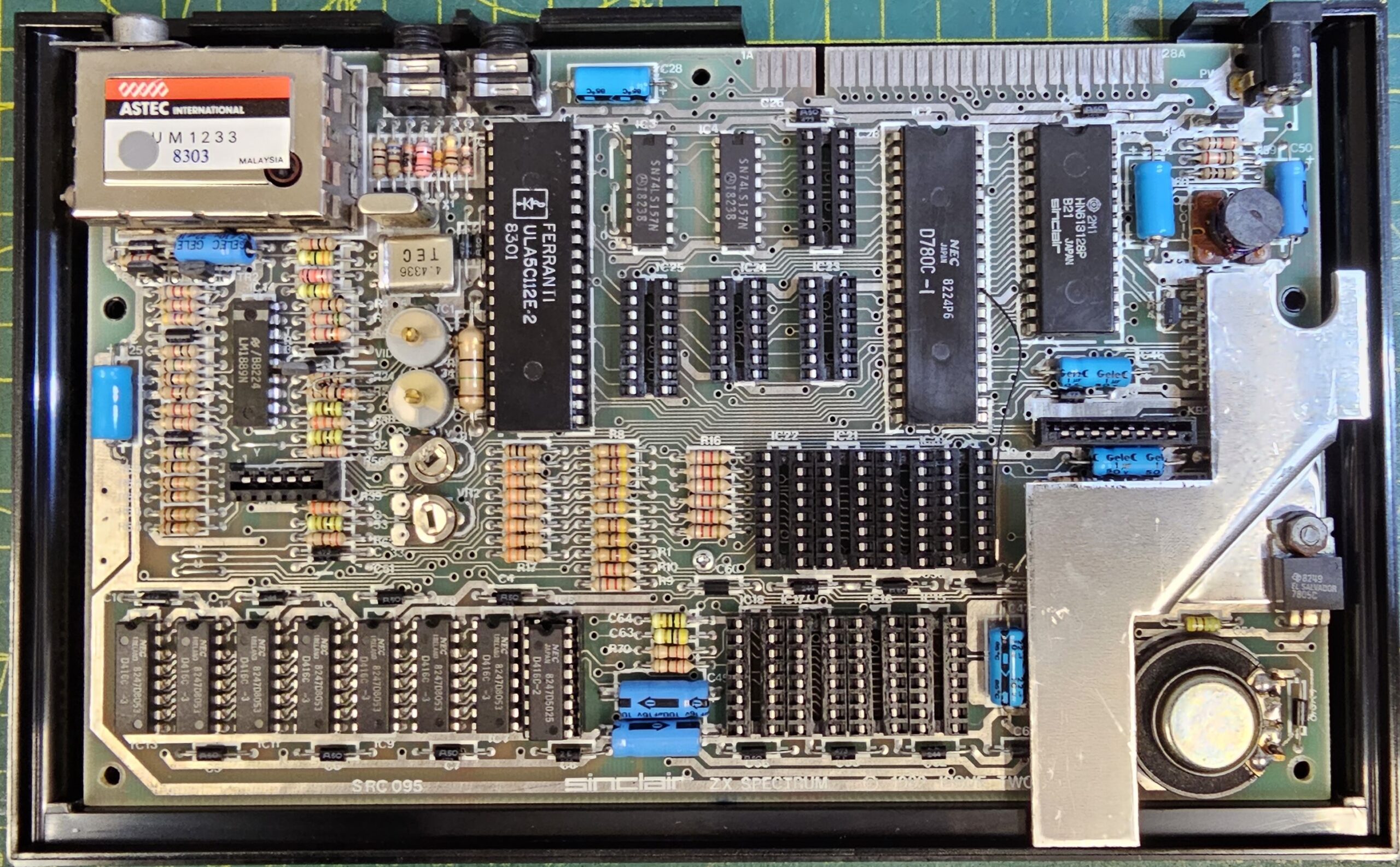 Spectrum16k D01-043135-Inside Motherboard